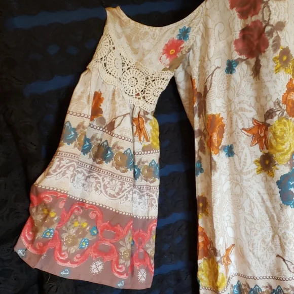 entro Cold-Shoulder Dress with Lace Sleeves  Size Large - Picture 2 of 8